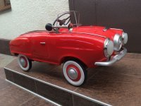 У меня был такой.

Ещё были кони педальные.