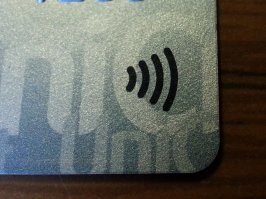 На Мастер кард может и не быть бесконтакта. А вообще смотри есть ли такой значок: