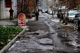 "В то время как наши города расширяют тротуары, чтобы людям было комфортно ходить по городу"
У нас тротуары сами расширяются под воздействием естественных причин