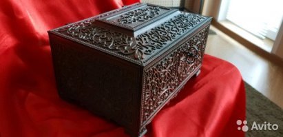 Вот в такой шкатулке-сундучке у нас все документы сложены