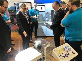 Раньше Билл Гей ассоциировался с Windows. Теперь - с туалетом