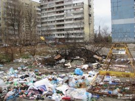 Ну всё правильно страна маленькая,территория небольшая.То ли дело в великой и духовной ,сри не хочу.