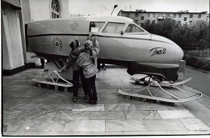 Это он из ангара выезжает.