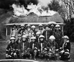 Мужчина бросился в горящий дом