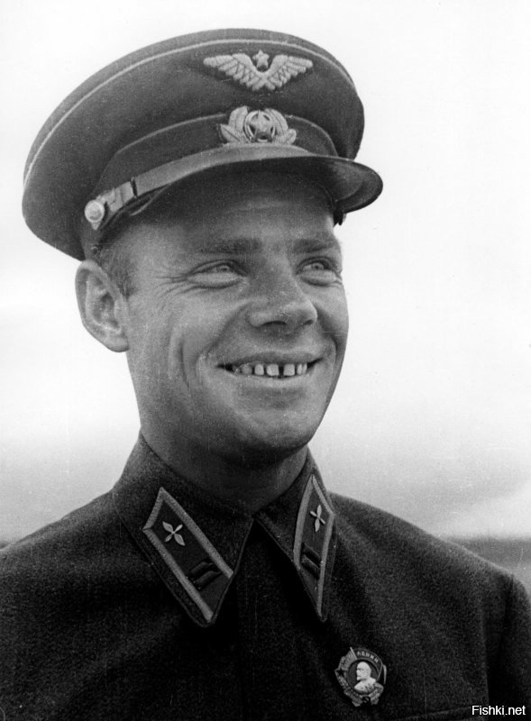 лётчик, Дважды Герой Советского Союза Сергей Грицевец получил первую звезду за Испанию, вторую - за Халхин-Гол.
