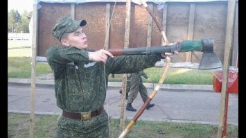 Кто в армии служил - то в цирке не смеется..