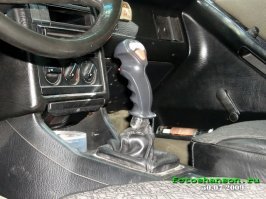 Пробовал ездить с джойстиком. Никуя не удобно. Самое удобное нечто в форме шара.