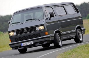 Походу хотели сделать современную версию Porsche B32, думаю, норм получилось.