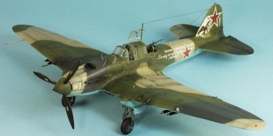 Вот это модель, а то какая-то страшная бабища возомнившая себя дальнобойщиком