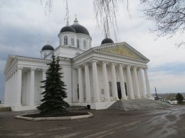 Напомнило ДК в Клину. Сейчас, кажется, передали РПЦ (давно там не был)
