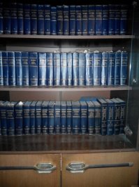 если бюст Ленина, то и полное собрание сочинений Ленина с собой!