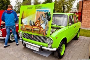 Изображения на капотах