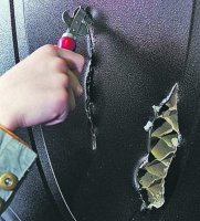  Такую дверь от застройщика и мухи погнут!