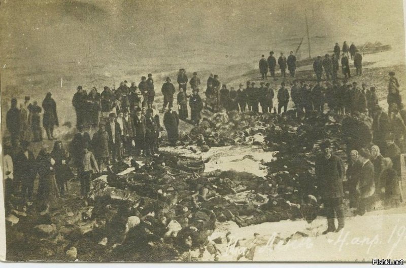 1. Ленские прииски (1912);
2. Каторжане на этапе (обратите внимание на женщин с детьми);
3. Плавучая тюрьма ("египетский этап" на Сахалин);
4. Телесные наказания;
5. "Горюны" (каста профессиональных попрошаек)
6. Профессиональные женщины лёгкого поведения (преимущественно из крестьянок)...
Как (возможно) говаривал фельдмаршал Миних про Российскую империю: "Вероятно, Россия действительно управляется непосредственно Господом Богом. Иначе невозможно представить, как это государство до сих пор существует".