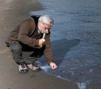 они никогда не победят Россию. зачем ему молоток?