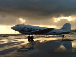Основные рабочие лошадки на тот период...
Dacota DC-3
Ju-52
