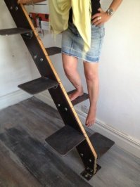 Мне здесь ноги нравятся больше!