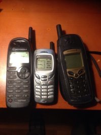 абсолютно насрать на платные мобильники. новые мобилы все равно из дерьма делают. у меня 3 мобилы из начала нулевых, 2 полностью живые, эриксону нужно аккум найти. основным будет 5й айфон, вторым один из этих долгожителей. остальное нахер не нужно