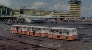 Первая фотография - какой-то черноморский курорт. И, да, в крупных аэропортах они тоже использовались.