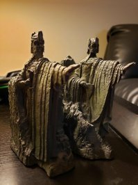 Барахолки – это кладезь удивительных и немного пугающих вещей