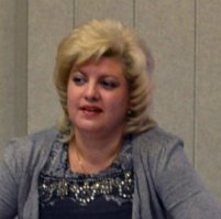 Вообще то четверых не избирали, а назначил пятый. А вот еще назначенная, глава района. Надо заметить что, в этом доме всего одна квартира принадлежащая муниципалитету.