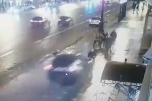 У нас могут наградить. Инвалидностью или быстрым перемещением на тот свет. И даже в положенном месте необязательно переходить.