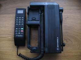 Смех смехом, но я недавно купил себе новый MOTOROLA international 1000.
Не в смысле новая модель, а сам аппарат новый, хотя есть бу и дешевле.
Суть этого телефона в том, что он работает в сети GSM 900, с мощностью передатчика около 10 ват. 

Другими словами, на дальности 2 км до базовой станции обычный смартфон  уже испытывает проблемы с качеством связи, то MOTOROLA работает до 30-35 км до БС.
Я же к нему подключил внешнюю антенну с высоким коэффициентом усиления и получил дальность в пределах 45-50 км до БС, т.е. фактически я нахожусь на связи даже в глухом лесу.

Купил его естественно, для внедорожного автомобиля, на котором бороздим просторы Родины.