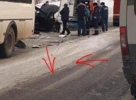 Вот об эту "бровку" за заднее левое колесо его и развернуло. Происходит это очень неожиданно. Если нет навыков, шансов вырулить мало.