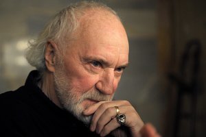 Притянули картинку "За уши". Это далеко не дядя Коля. Народный артист!