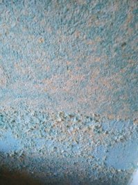 Я жидкими обоями замазал, чтобы не ровнять, шёлк. Нормально было, пока не появился кот!