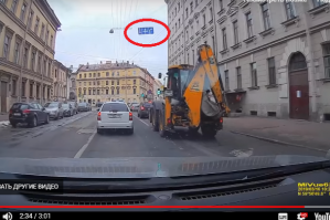 Все бы дорожные споры так решались! Конфликт закончился для девушки денежным выигрышем