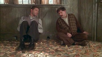 Пенсионер гадал, кто убирается по ночам в сарае, пока не установил камеру наблюдения