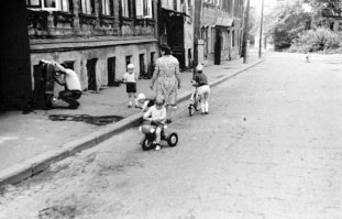 все помнят лошадку, волгу для катания!! А ведь был еще и трактор!!!