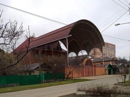 То ли дело у нас... Строй что хочешь. а всяким там инспекторам можно и взятку дать...