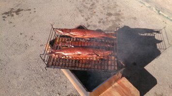 Чтобы мясо было сочным не надо рыбу потрошить.