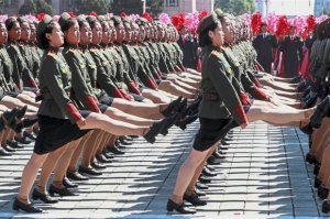 Ай! Дядя, только не бейте!

У японочек юбки - практически до труселей, и ножками они крутят и дрыгают вполне сексуально. Если бы они задирали ноги выше головы, то было бы еще лучше.