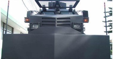 вы знаете, вот тупо для разнообразия, было бы интересно посмотреть на смену власти. народ имеет на это право. по всем законам. формальным,житейским, поповским...

да и оплачено все давно этим самым народом.

вот только народные деньги, идут не на благо народа, а скорее наоборот...
т.е. т.н. "слуги народа", тратят народные деньги для защиты от своих избирателей.

правда, как минимум смешно все это?