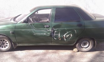 Из моей коллекции. Похоже в стране существует чудовище, которое не любит зеленые машины!