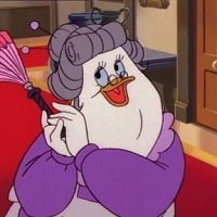 Это миссис  Клювдия в молодости?