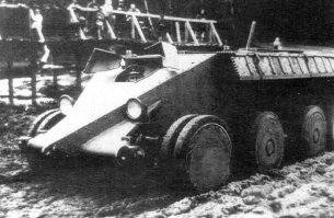 С противоснарядной - не было, это да. С противоснарядной броней до 40-го года танки были только у французов и англичан.
Хотя 25 мм ВБЛ у М2 в наклонной части уже можно считать хоть немного, но противоснарядным - 37 - 40 мм он должен держать. И уж точно не противопульным.
 А вот форма корпуса т-34 - несколько усовершенствованная форма танка Кристи, который мы официально купили в США. Там правда ВДЛ треугольный и слегка изогнут, но суть та же.