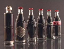 Так, по случаю, "эволюция" стеклотары Coca-Cola