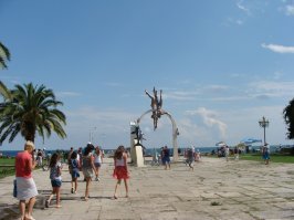 Второе фото, мне кажется, из Абхазии, из Пицунды.