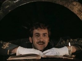 "В анекдотах Ржевский то и дело оказывается на подмостках в роли то Чацкого из «Горя от ума» (кстати, автор пьесы Александр Грибоедов тоже служил в гусарском полку), то Отелло… но каждый раз забывает текст и декламирует что-нибудь нецензурное." © 

С "Поручиком в театре на сцене" - история почти такая же, как с попавшими в анекдоты Безуховым и Наташей Ростовой из "Войны и Мира": в собирательный образ Поручика Ржевского просто добавился распи.здяй-корнет Плетнёв из рязановского фильма "О бедном гусаре замолвите слово". :)