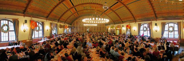 Рульковский стандарт тут.
Будете в Мюнхене - рекомендую НВ к обязательному посещению.