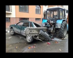 Куда подевался тракторист, когда он так нужен ?