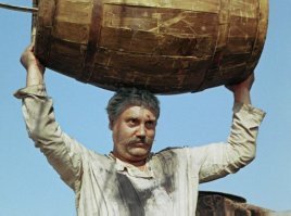 Павел Луспекаев сыграл эту роль без ног,он импровизировал.