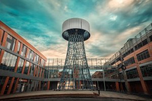 Тоже сразу обратил на неё внимание. В Краснодаре еще стоит.