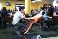 Ачотакова? Юный джентльмен пригласил свою подругу на ужин, подумаешь...