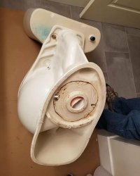 Чем не экспонат для съемки в фильмах ужасов?!
Киноделам стоит взять на заметку.