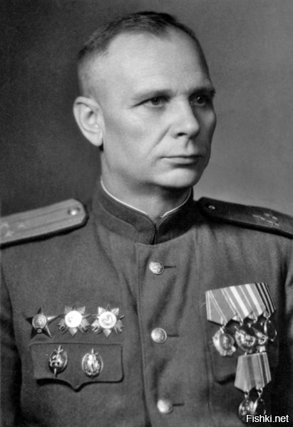 Ага)) Отпустят ........т.е. его специально выманили из-за бугра что бы показать шоу народу......

А может начался новый 37 год?)))